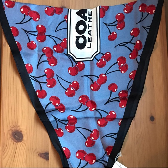 🍒 Coach Cherry Swirl Print Silk Blue/Red - Picture 2 of 9
